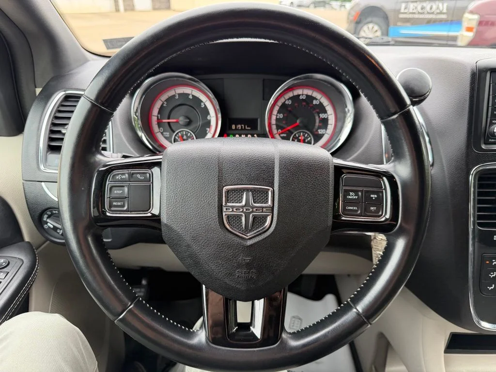 Used 2019 Gray Dodge SXT image 13