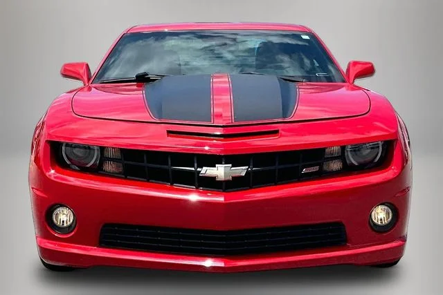 Used 2010 Red Chevrolet SS image 3