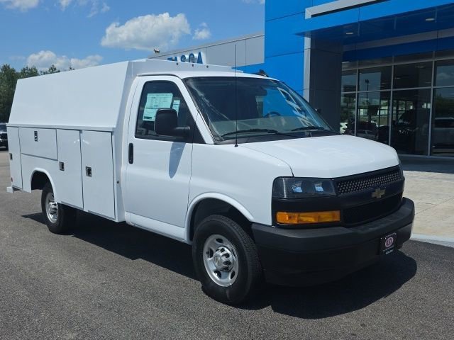 2025 Chevrolet Express Cutaway