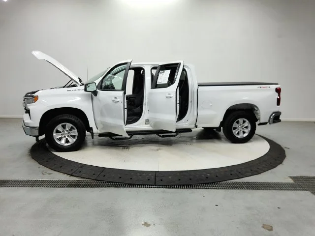 Used 2025 Summit White Chevrolet LT image 13