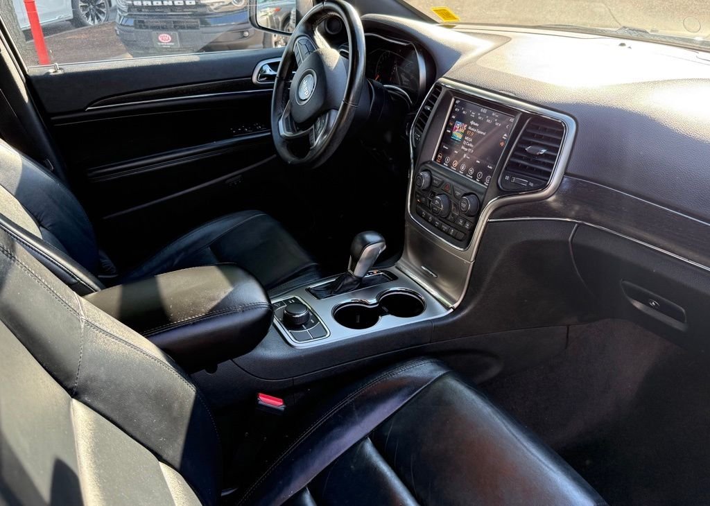 Used 2018 White Jeep Limited image 29