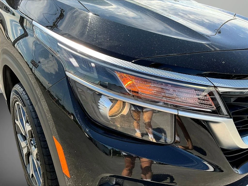 Used 2021 Black Kia EX image 30
