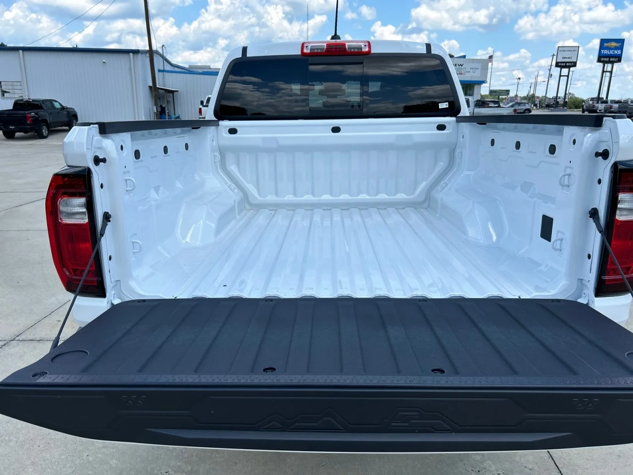 New 2026 Summit White GMC Elevation image 7