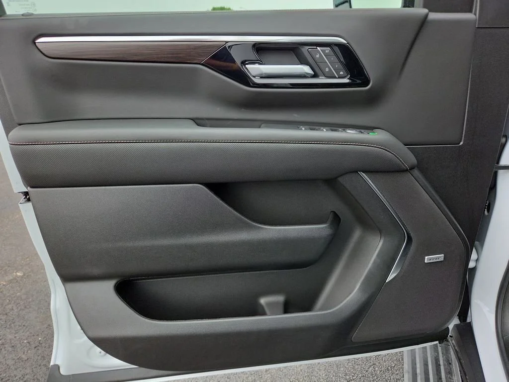 New 2026 Polar White Tricoat Chevrolet Premier image 15