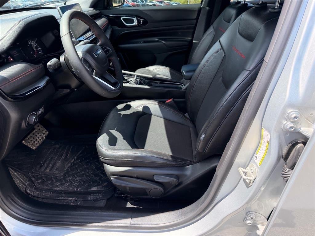 Used 2024 Silver Zynith Metallic Clearcoat Jeep Trailhawk image 13