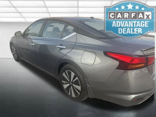 Used 2022 Gray Nissan SV FWD image 4