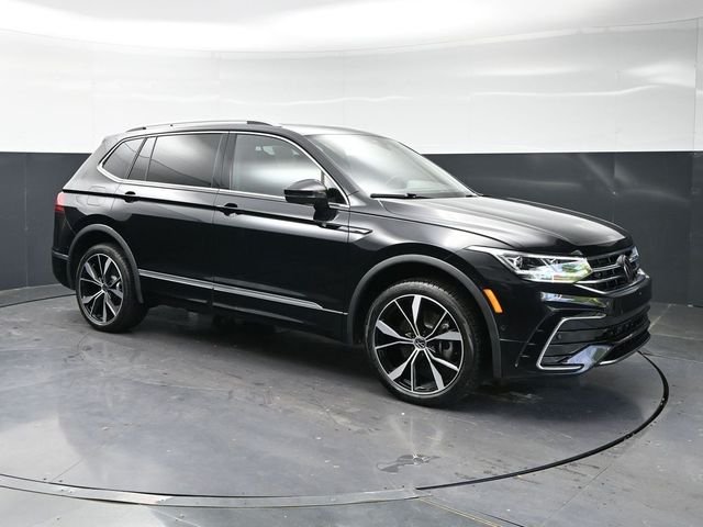 Used 2024 Deep Black Pearl Volkswagen 2.0T SEL R-Line image 3
