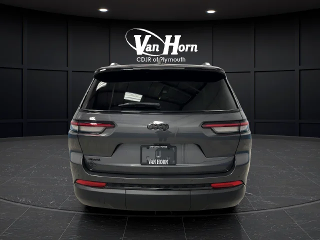 Used 2024 Gray Metallic Jeep Altitude image 6
