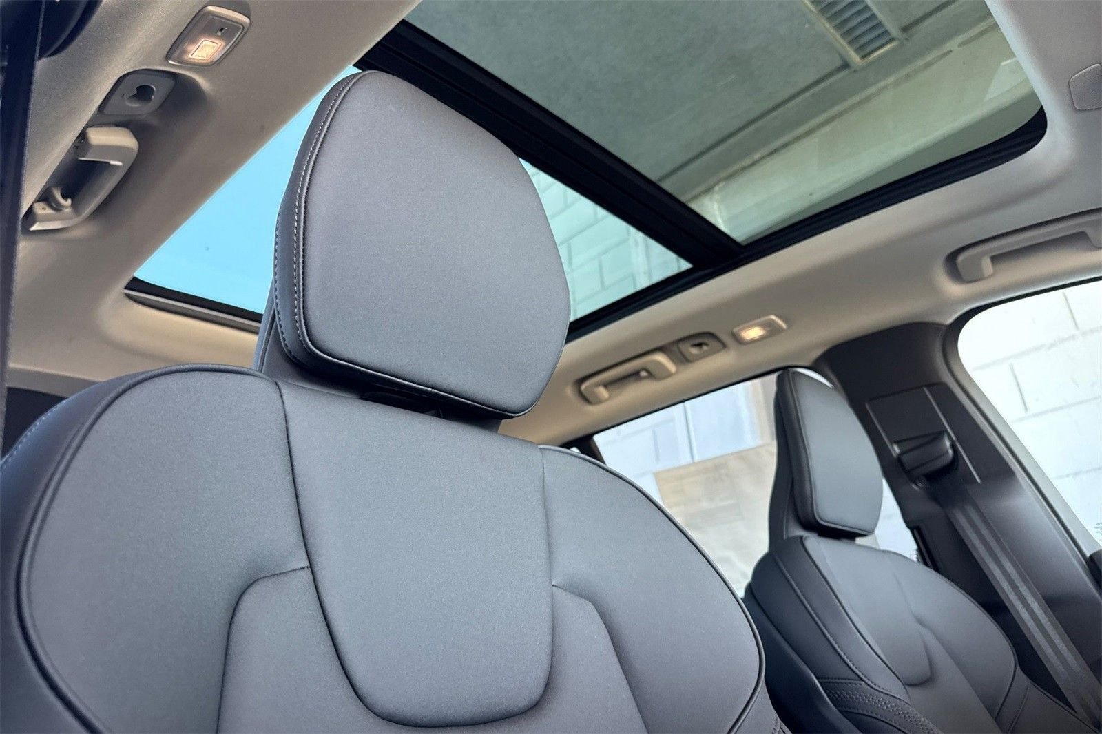 2026 Volvo XC90 Plus - Photo 17