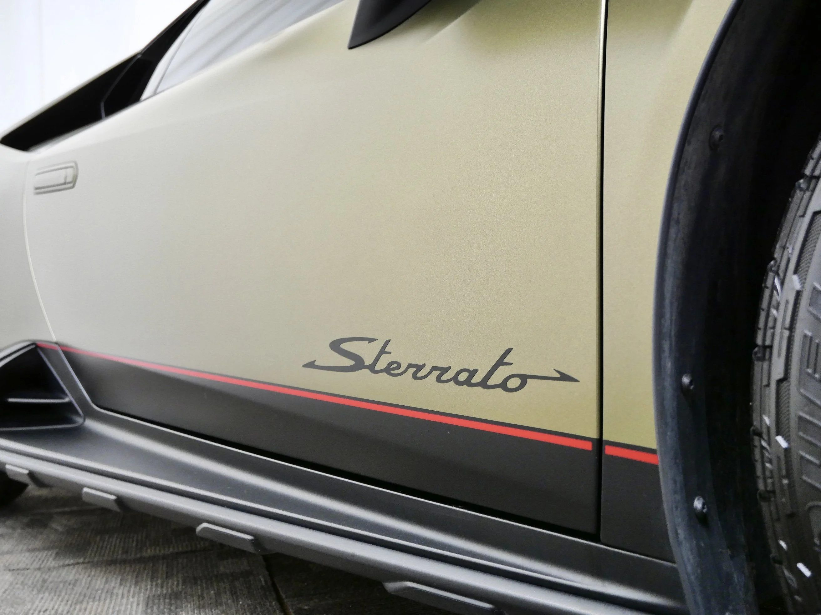 Used 2024 Verde Gea Matte Lamborghini Base image 11