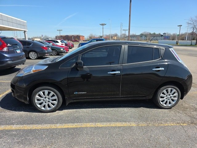 Used 2015 Nissan LEAF S with VIN 1N4AZ0CP1FC322503 for sale in O'Fallon, IL