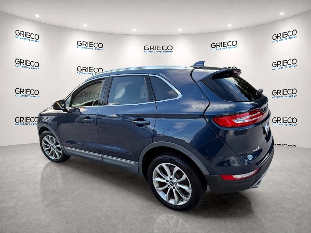 Used 2017 Blue Lincoln Select image 5