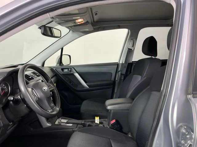 Used 2014 Silver Subaru 2.5i Premium image 10