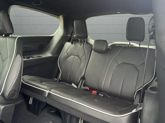 2026 Chrysler Pacifica Limited - Photo 12
