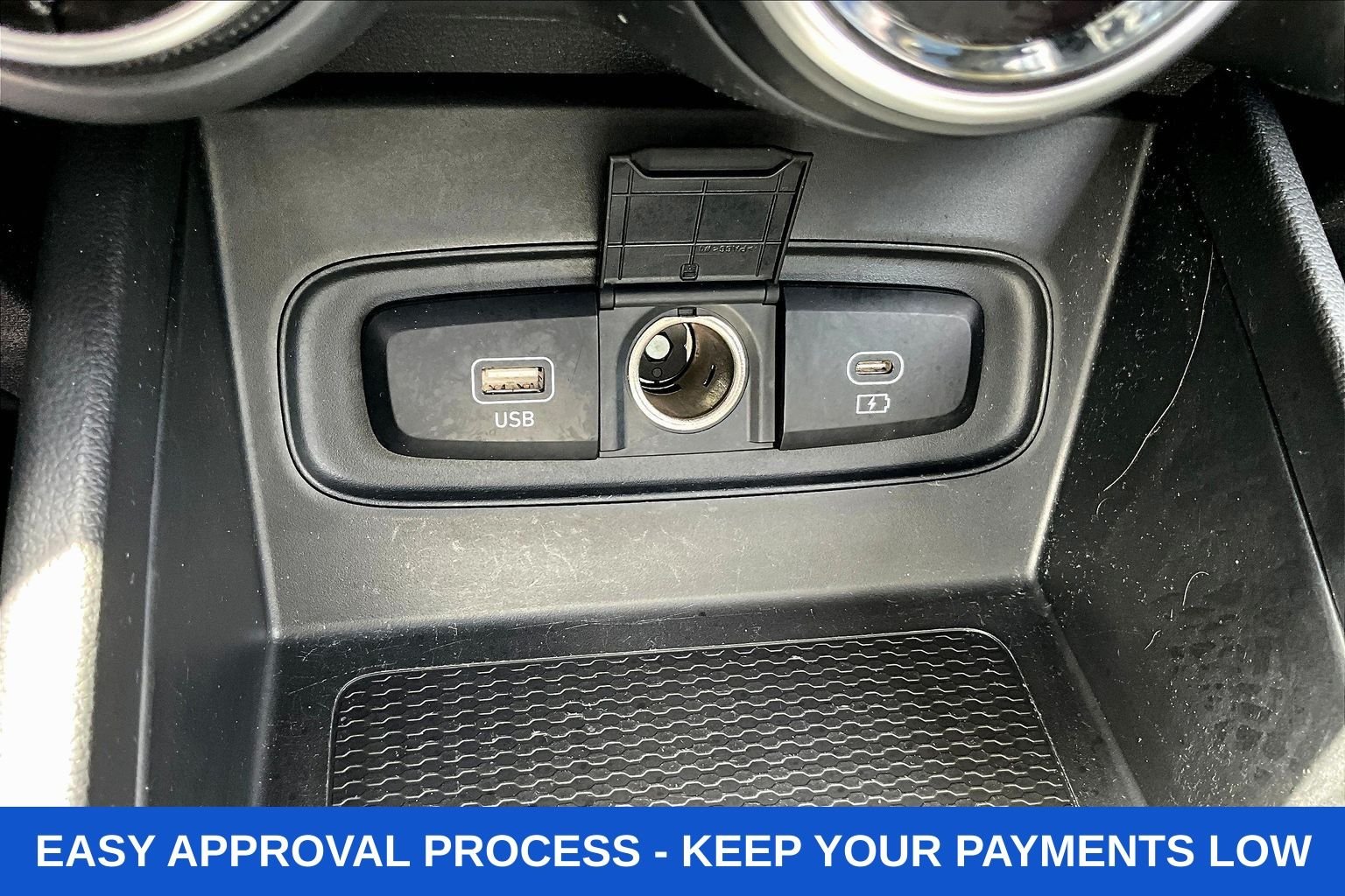 Used 2025 Silver Hyundai SEL image 19