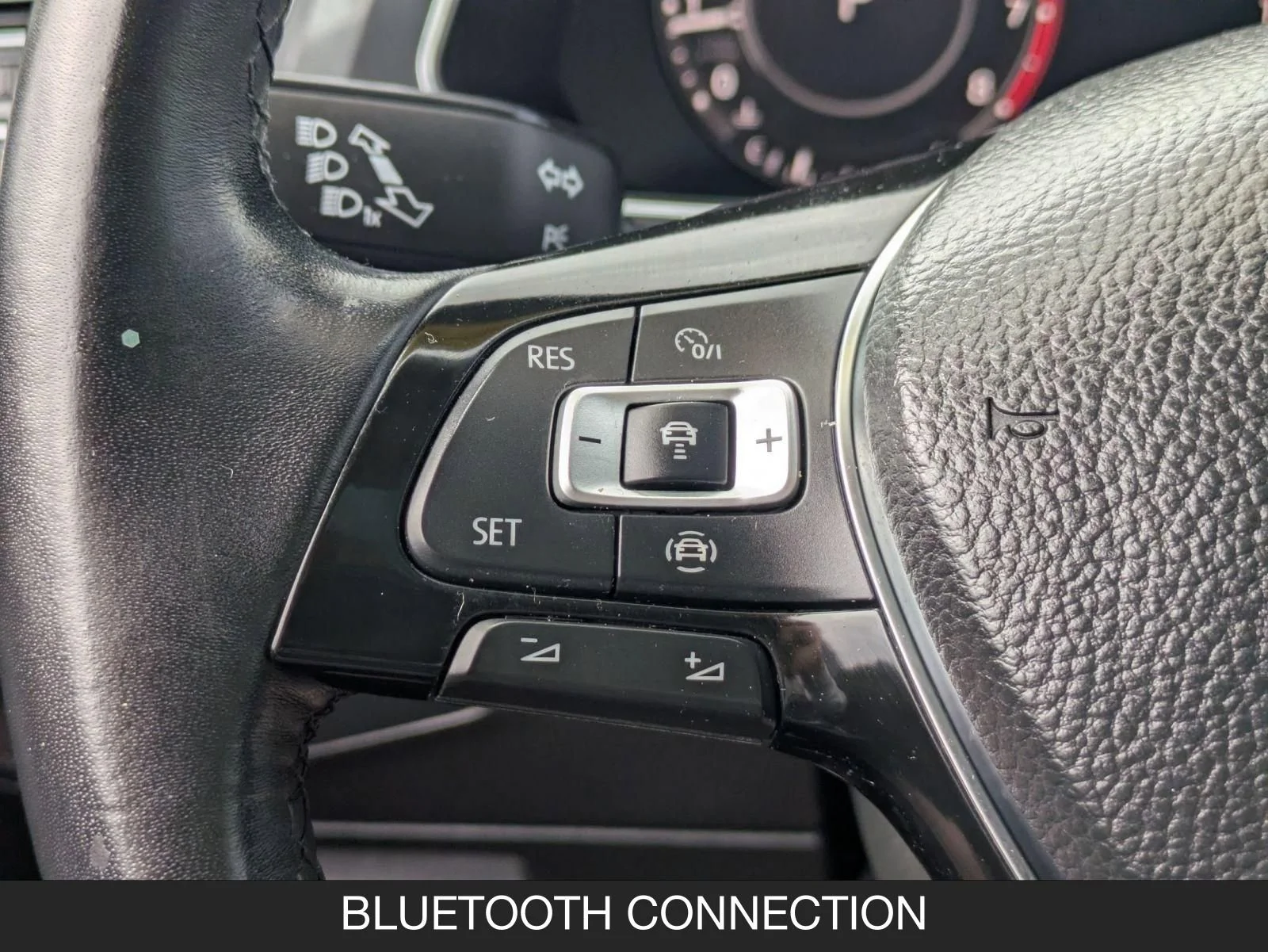 Used 2019 Platinum Gray Metallic Volkswagen SE image 18