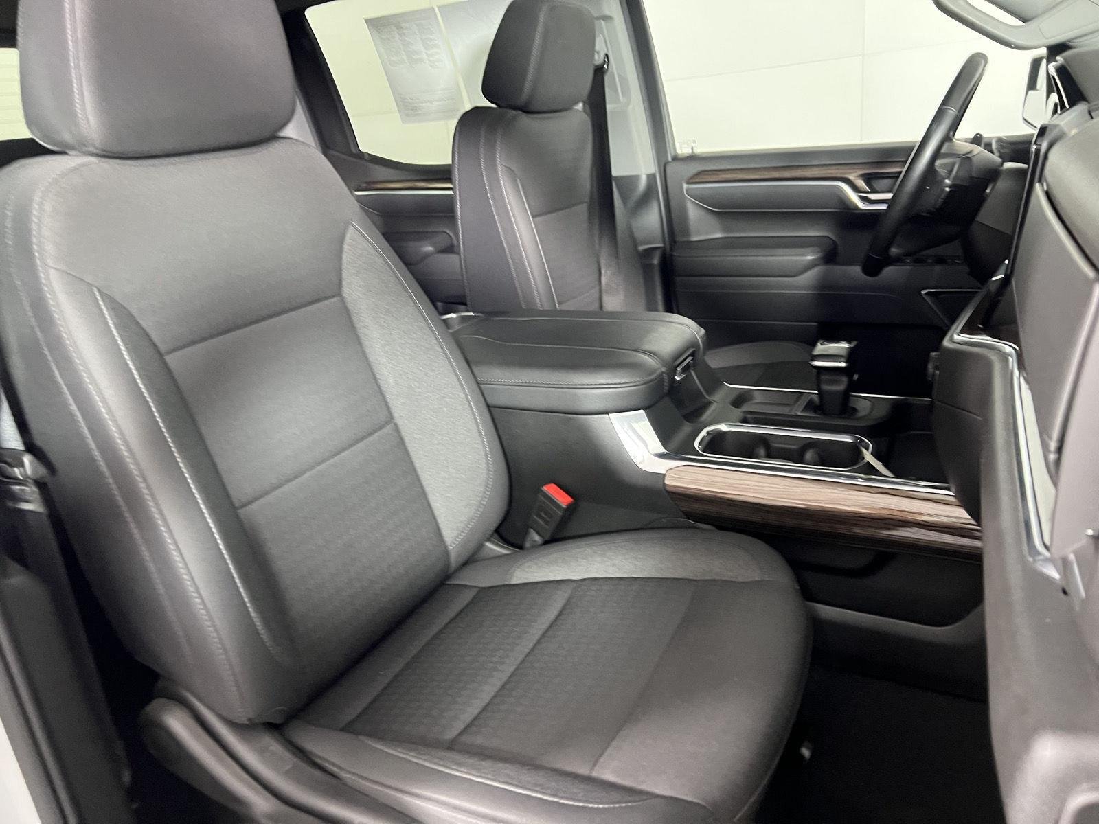 Used 2025 Summit White Chevrolet LT image 19