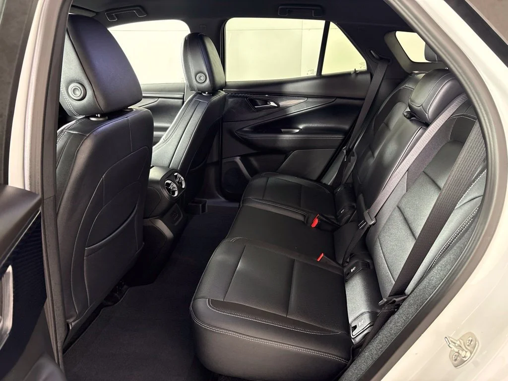 Used 2024 Summit White Chevrolet LT image 31