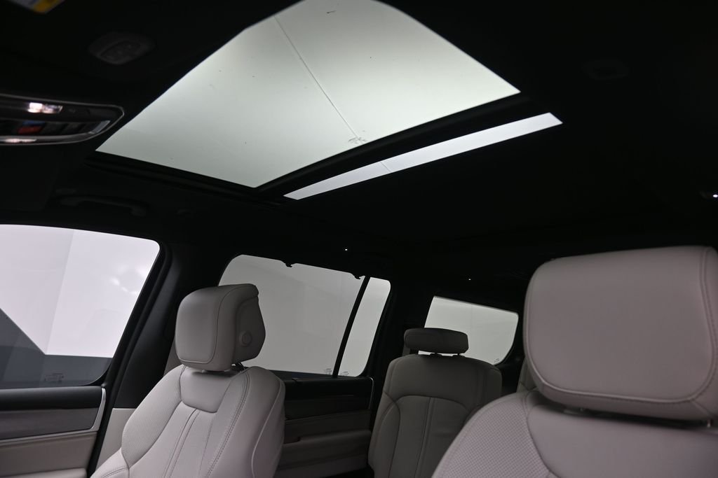 New 2026 High Gloss Black Exterior Paint Jeep Limited Reserve image 2