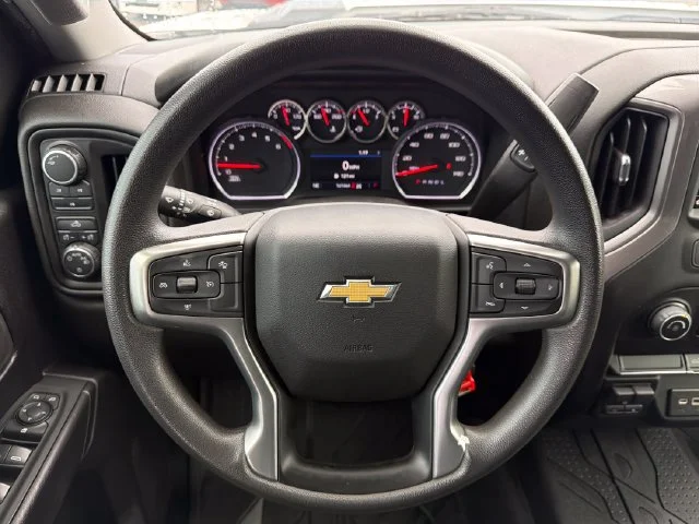 Used 2022 White Chevrolet Custom image 10