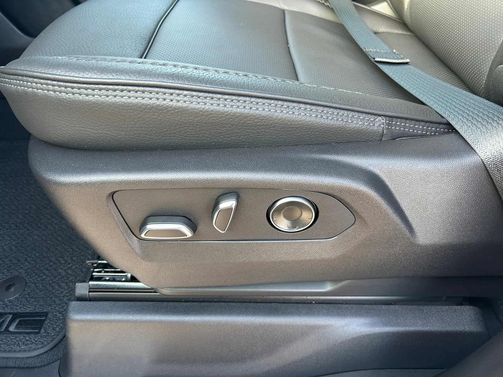 New 2026 Polar White Tricoat GMC Denali image 15