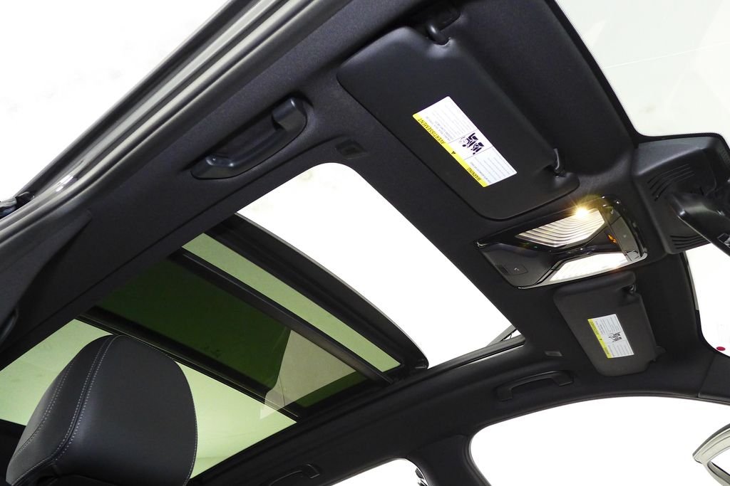Used 2023 Black Sapphire Metallic BMW sDrive30i image 18