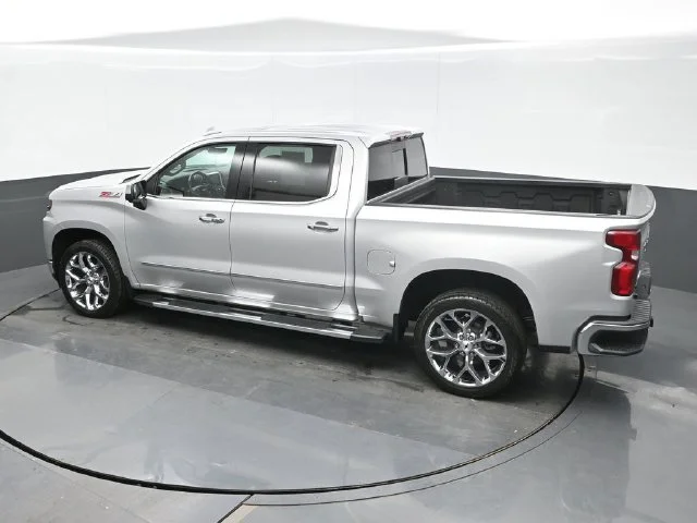 Used 2022 SILVER ICE METALLIC Chevrolet LTZ image 11