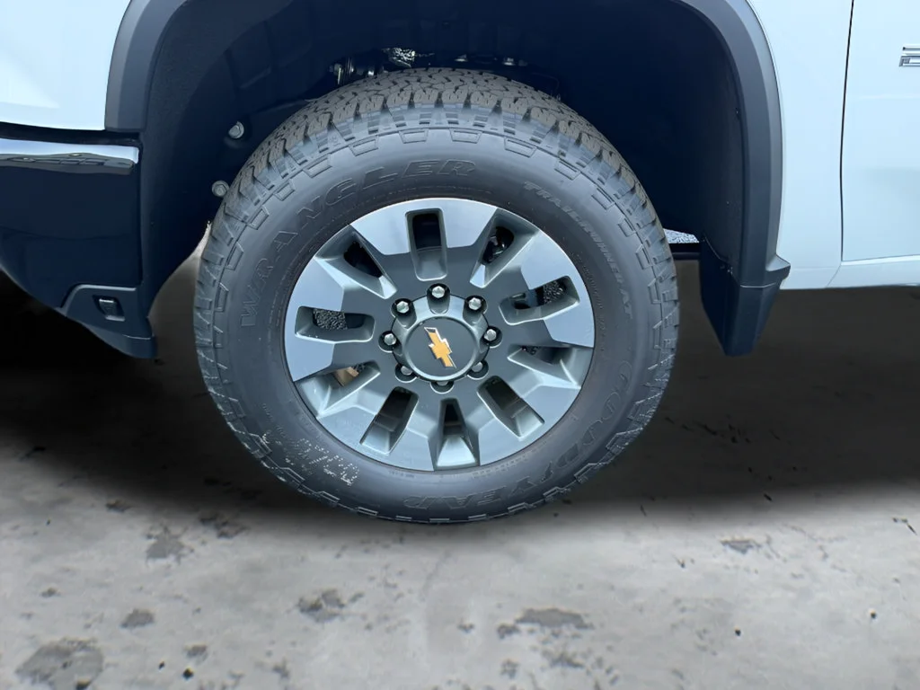 New 2026 Summit White Chevrolet Custom image 32