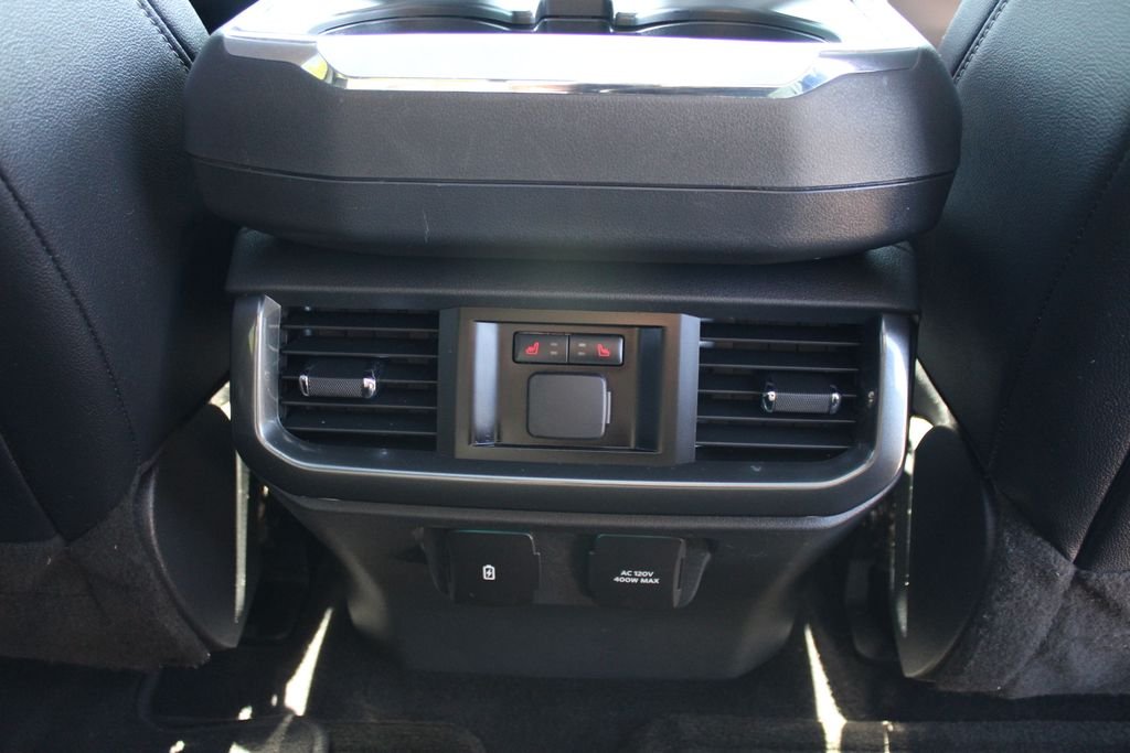 Used 2023  Ford Lariat image 40