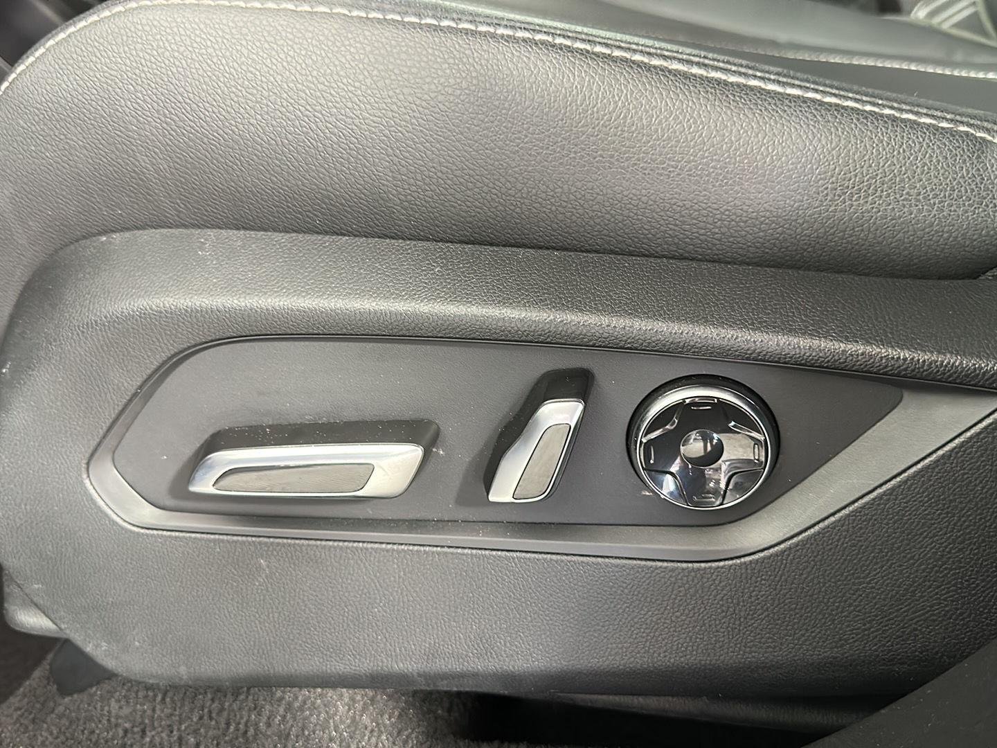 Used 2025 Liquid Carbon Metallic Acura SH-AWD image 9