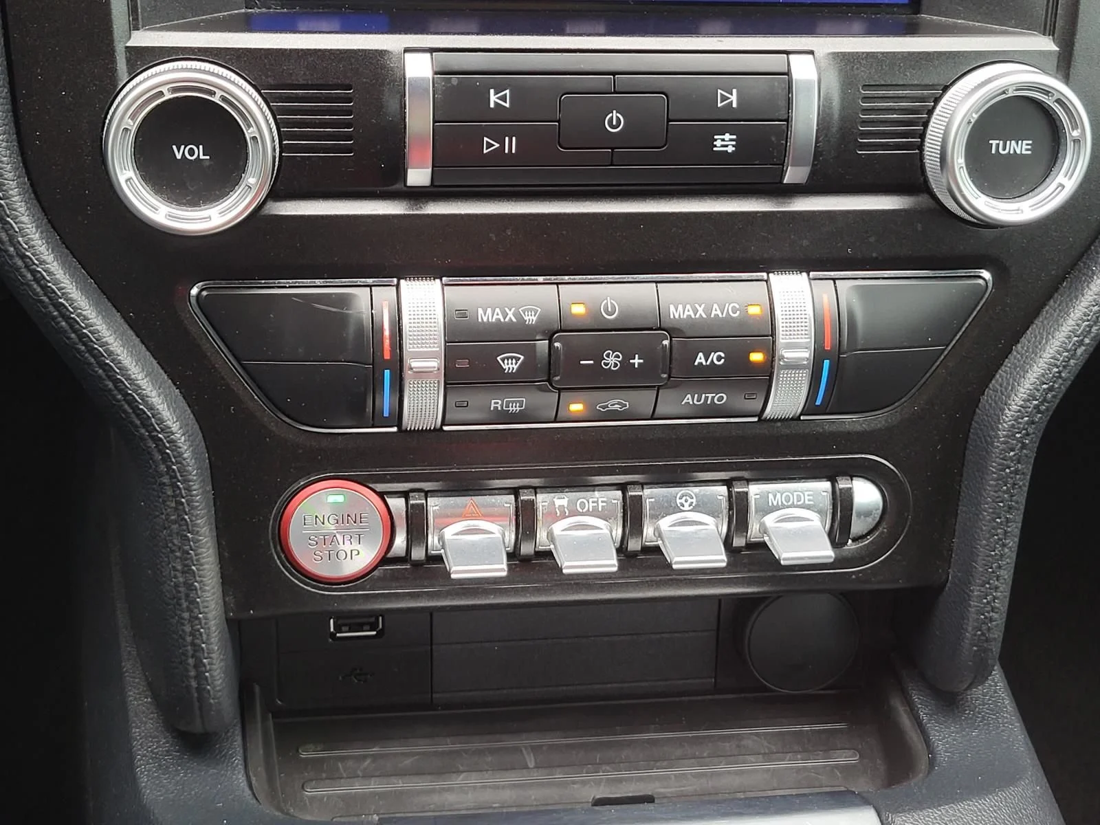 Used 2021 Black Ford GT image 21