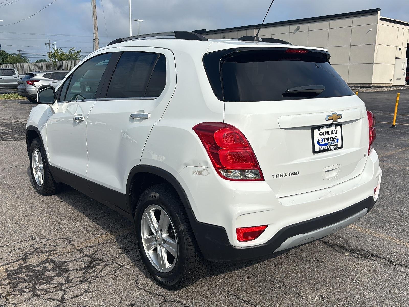 Used 2019 Summit White Chevrolet LT image 3