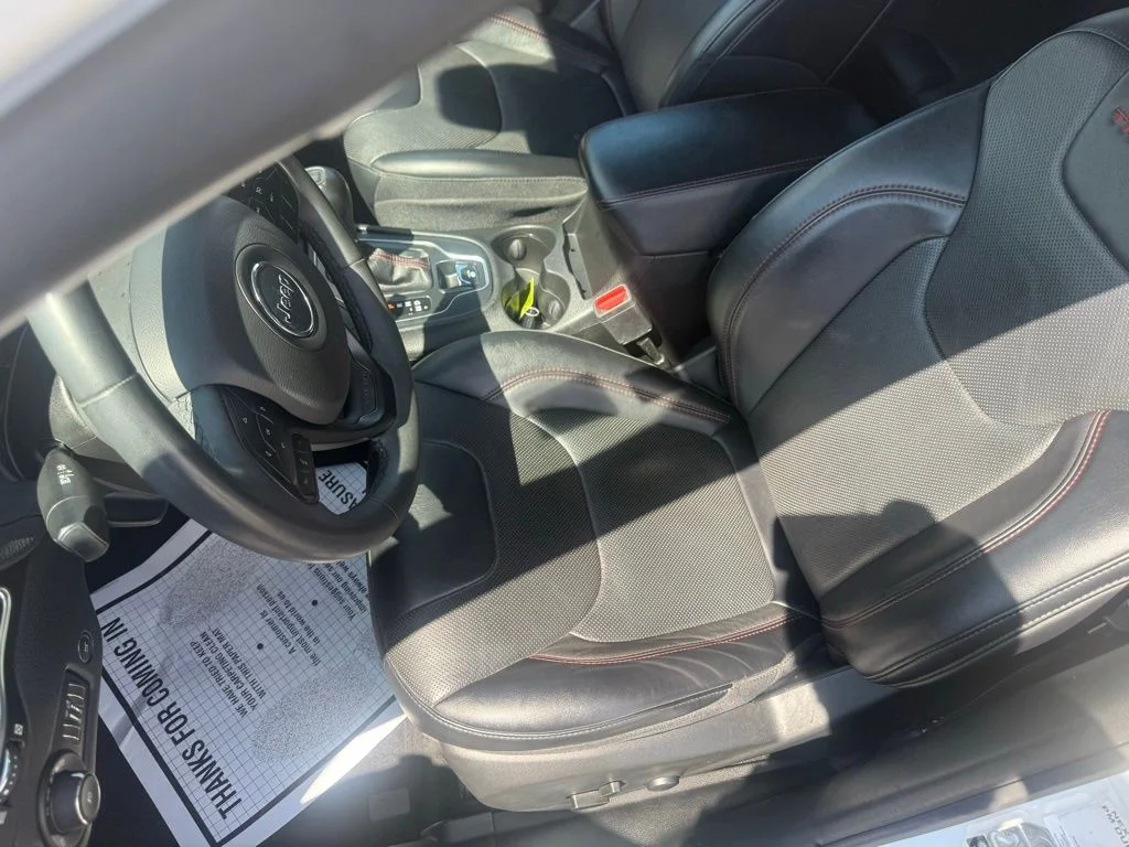 Used 2022 White Jeep Trailhawk image 34