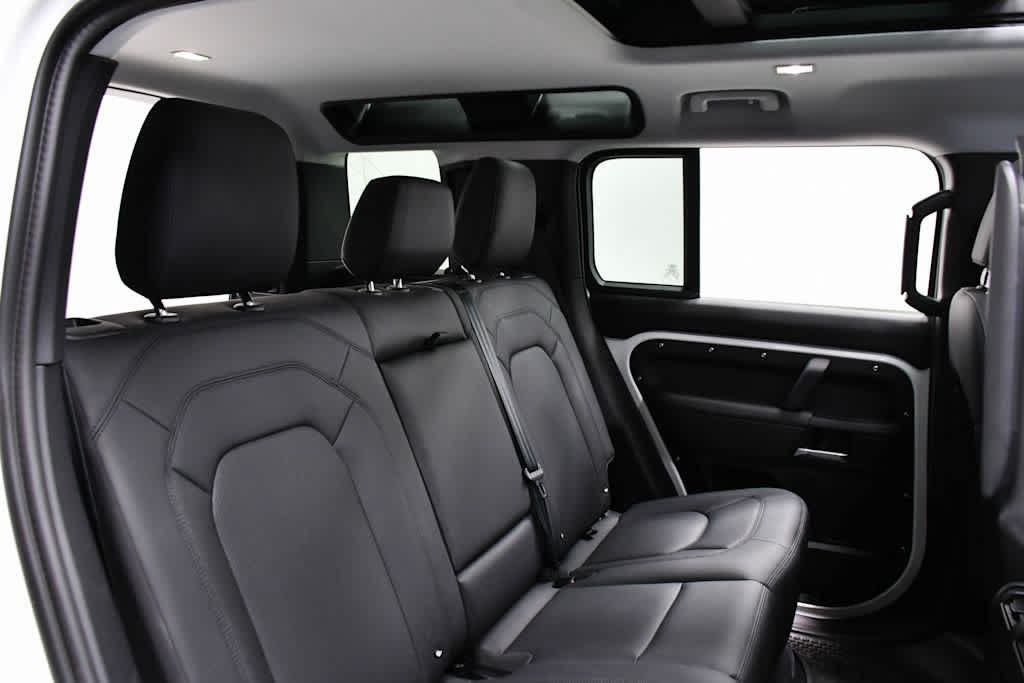 Certified Used 2025 WHT Land Rover S image 20
