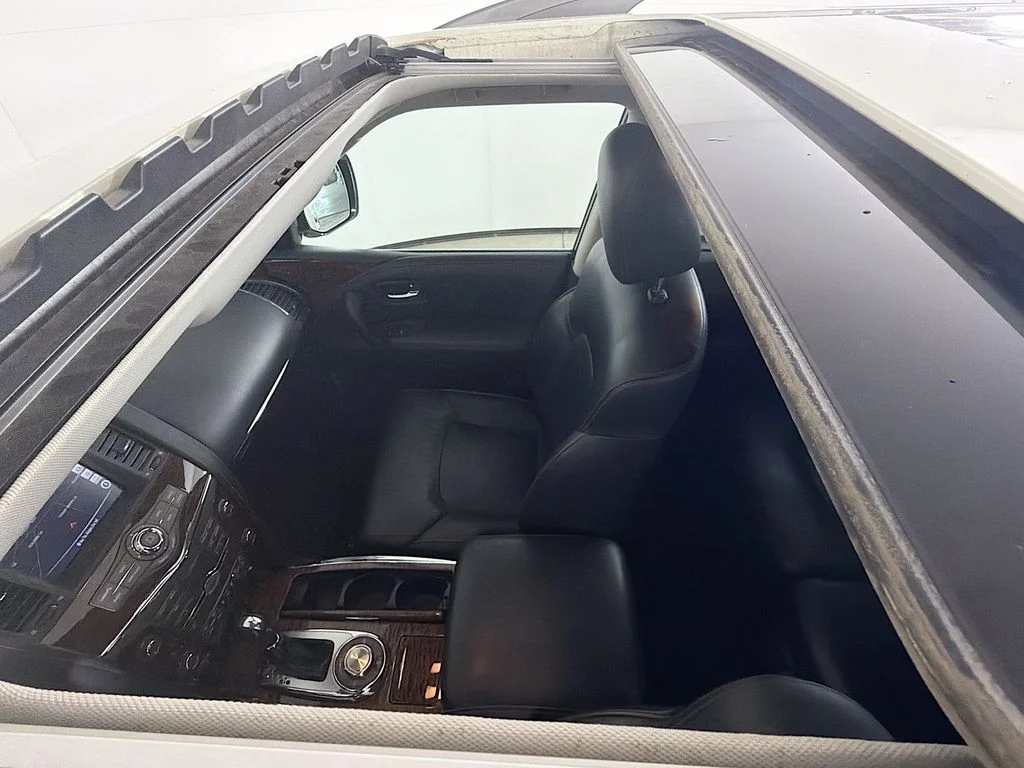 Used 2018 White Nissan SL image 15