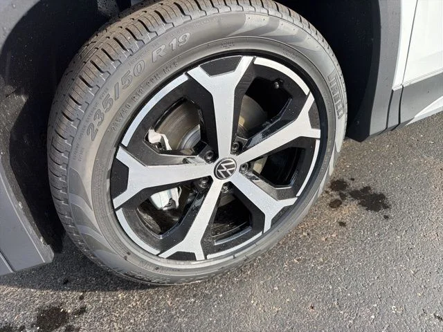 New 2026 Pure White Volkswagen 2.0T SE image 17