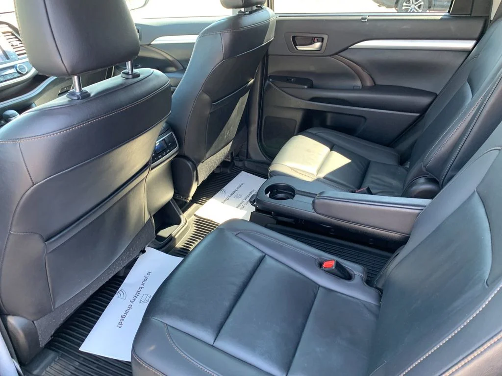 Used 2019 White Toyota XLE image 14