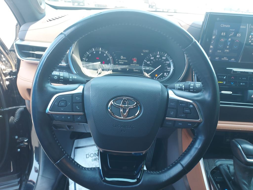 Used 2021 Black Toyota Platinum image 17