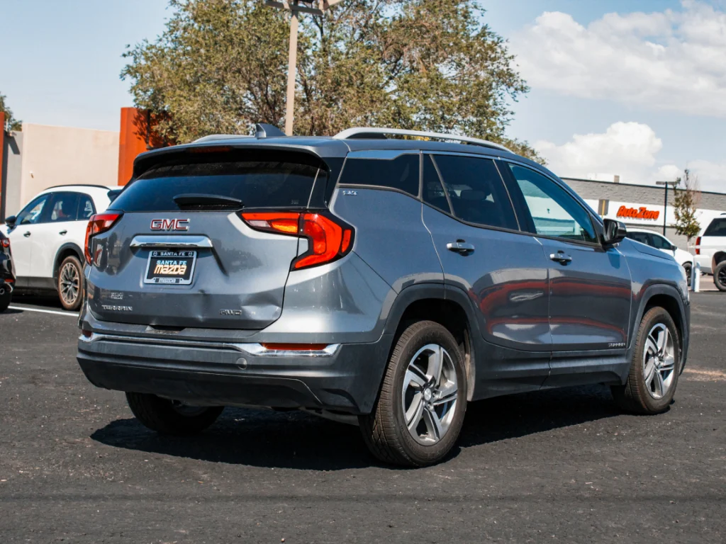 Used 2020 Satin Steel Metallic GMC SLT image 5