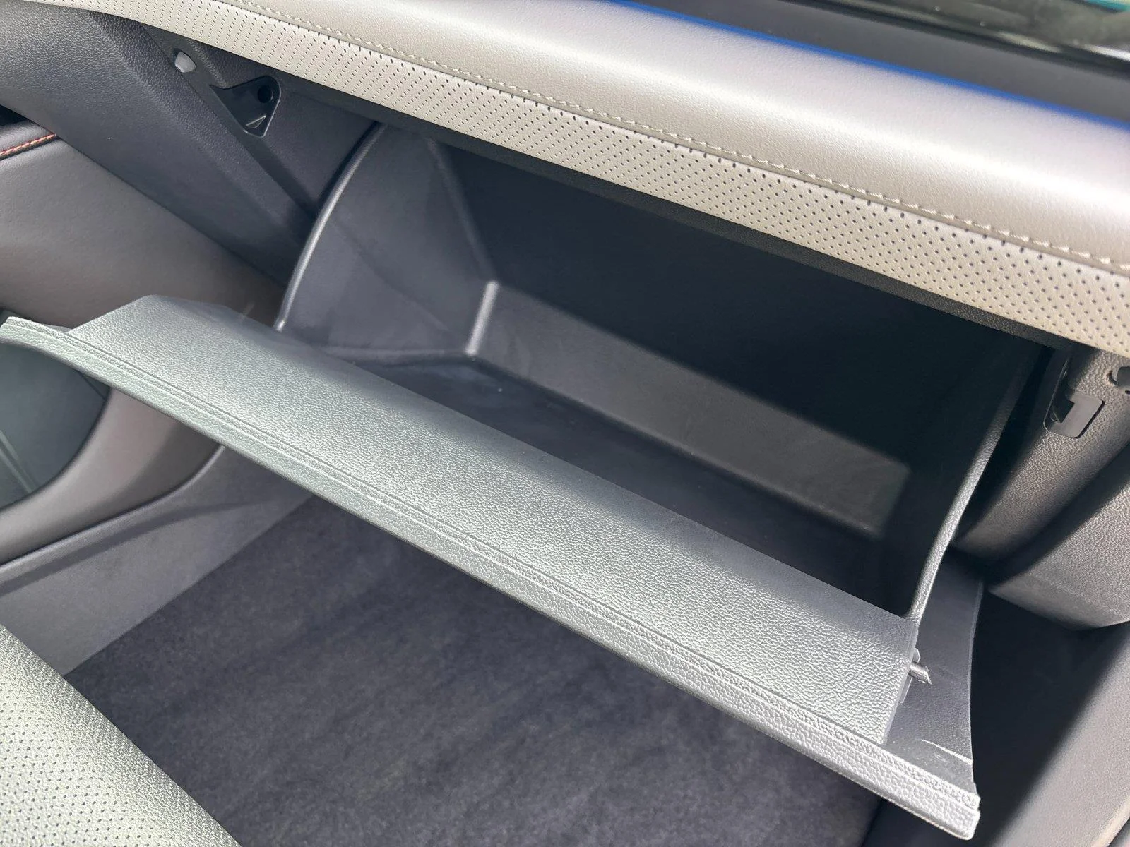New 2025 Pure White Volkswagen 2.0T Peak Edition image 40