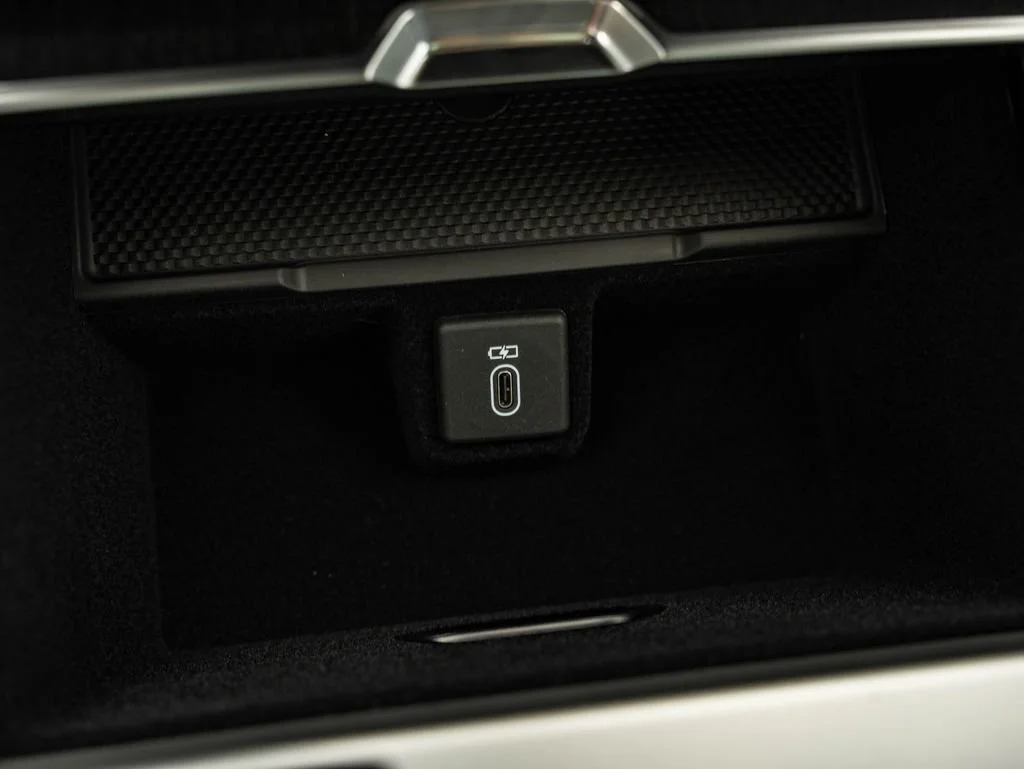 New 2026 Santorini Black Land Rover SE image 34