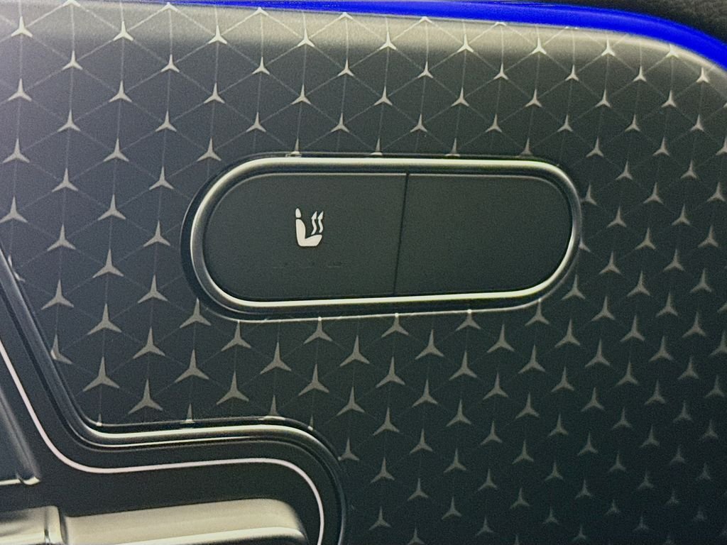 Used 2025 Black Mercedes-Benz GLB 250 image 21