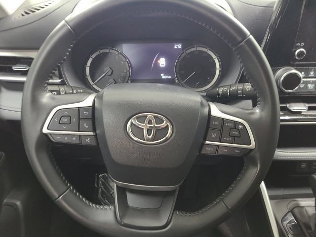 Used 2023 Wind Chill Pearl Toyota LE image 20