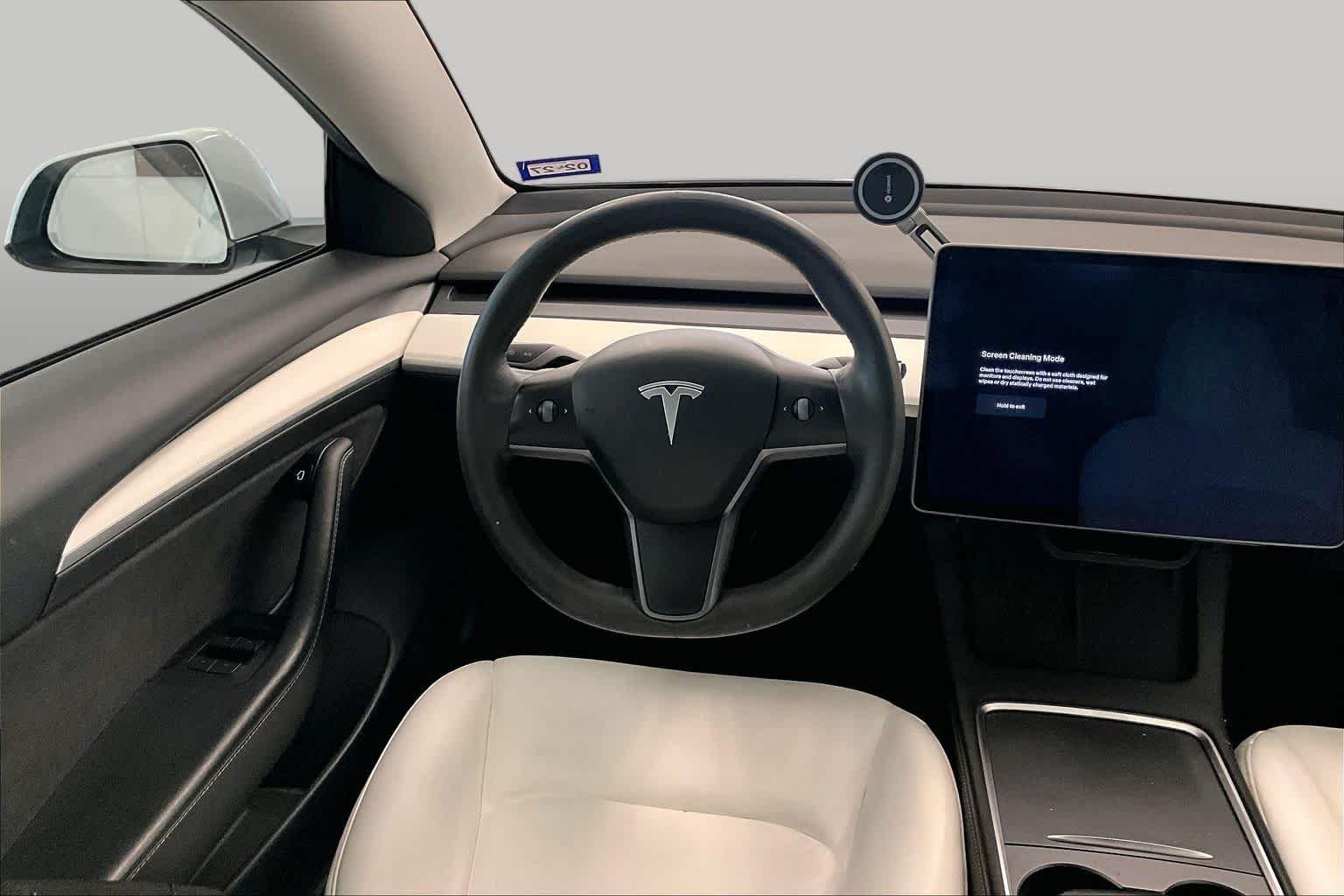 Used 2021  Tesla Standard Range Plus image 15