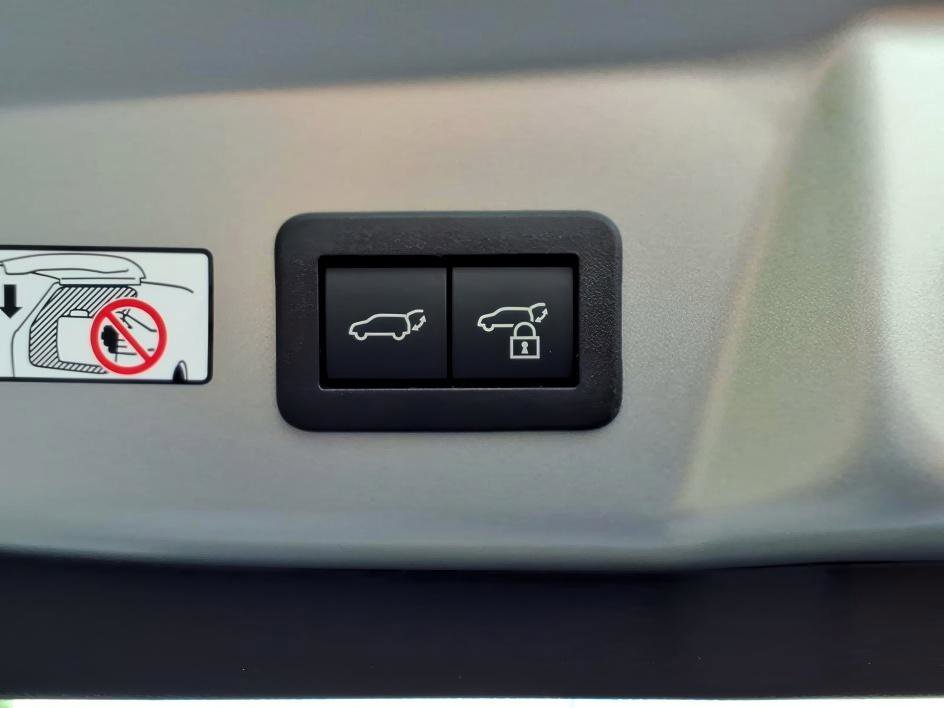 New 2026 Cutting Edge Toyota XSE Premium image 5