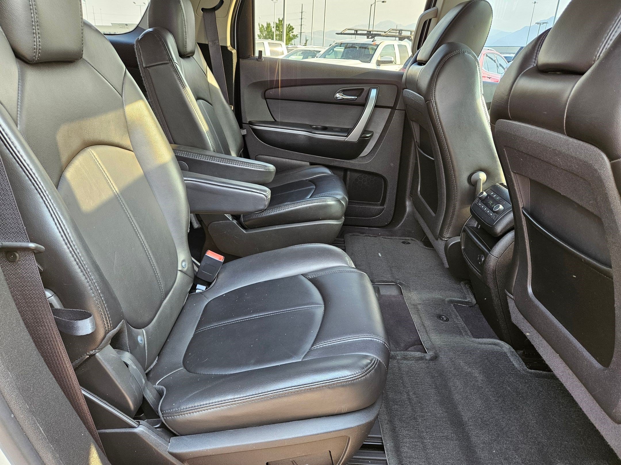Used 2010 White Diamond Tricoat GMC SLT1 image 29
