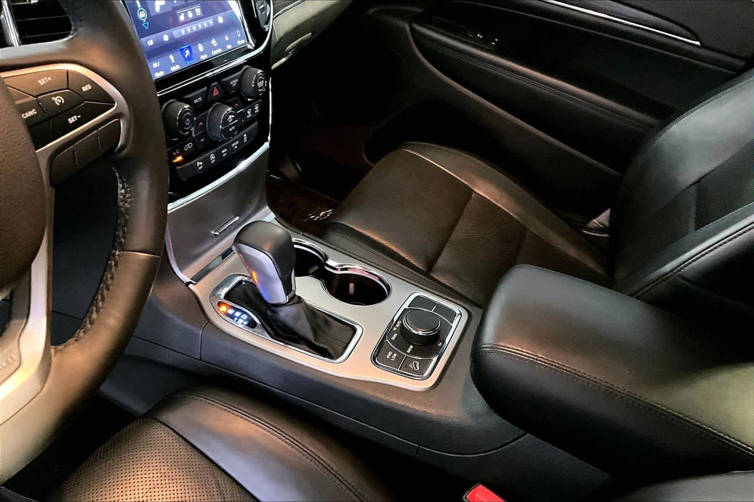 Used 2019 Bright White Clear Coat Jeep Limited image 17