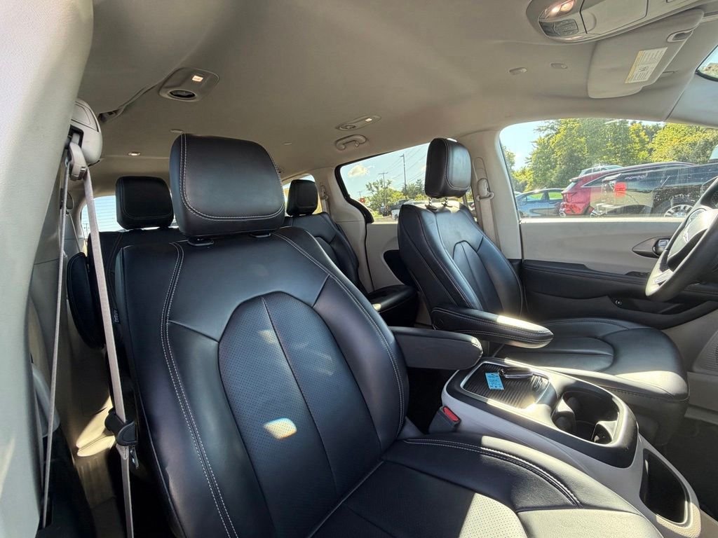 Used 2023 Black Chrysler Touring L image 42