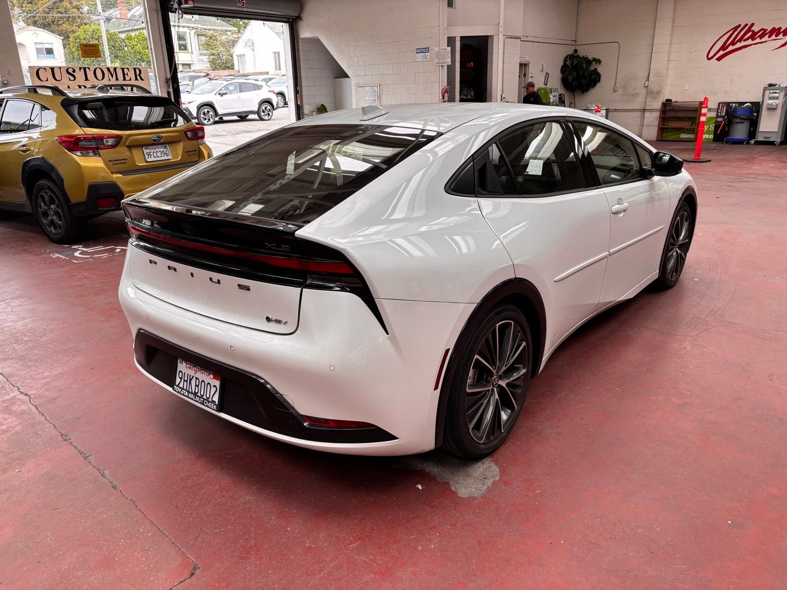 2023 Toyota Prius XLE photo 5