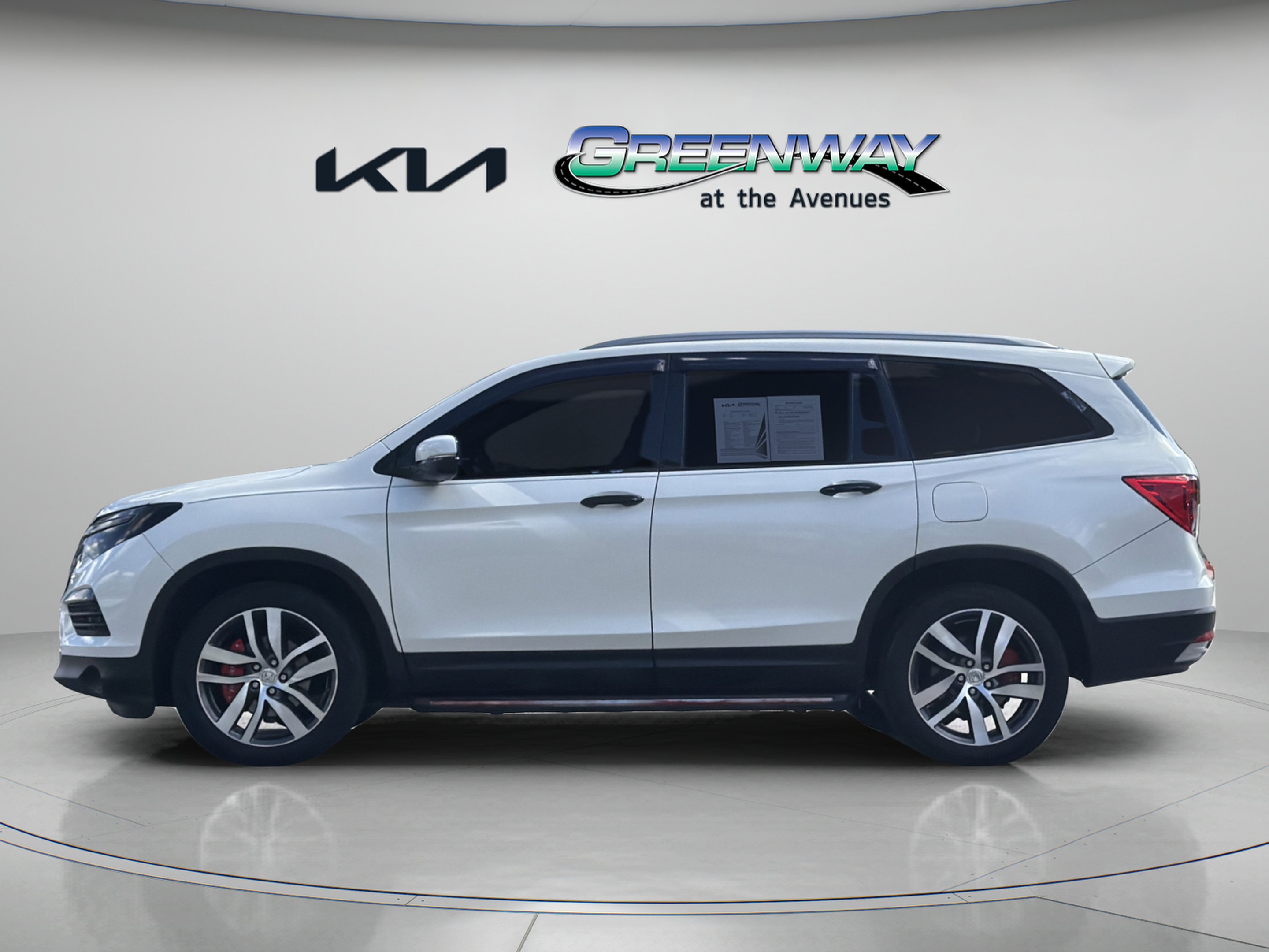 Used 2016 White Diamond Pearl Honda Touring image 3